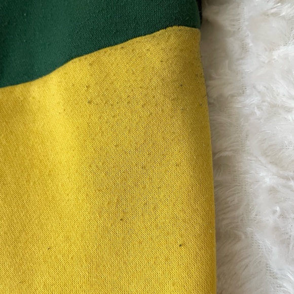 HUDSON pre-owned blocked red/green/blue/yellow/black and gold sweater. Size (M). - Picture 3 of 11